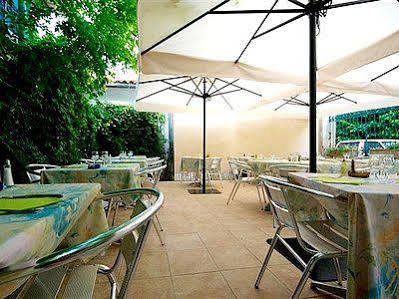Logis Hotel Restaurant Metropole Mirande  Zewnętrze zdjęcie